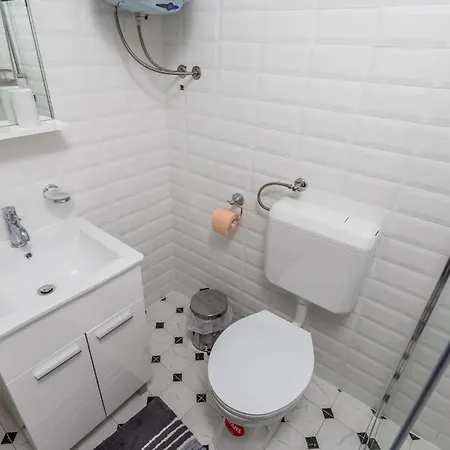 1 Bedroom Amazing In לובראן