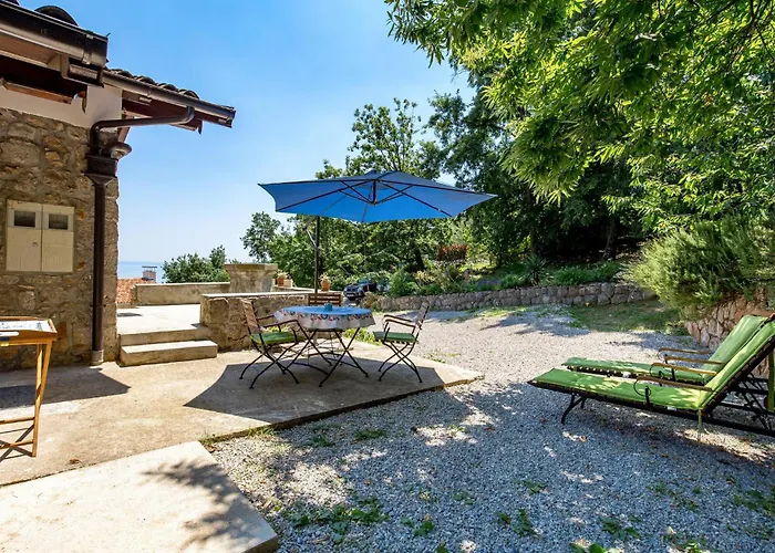 1 Bedroom Amazing In Сasa de vacaciones Lovran