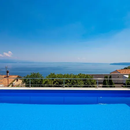 Gorgeous In With House Sea View 펜션 로브란