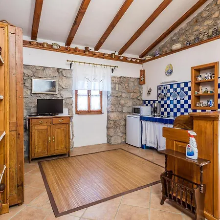Casa vacanze Gorgeous In With House Sea View
